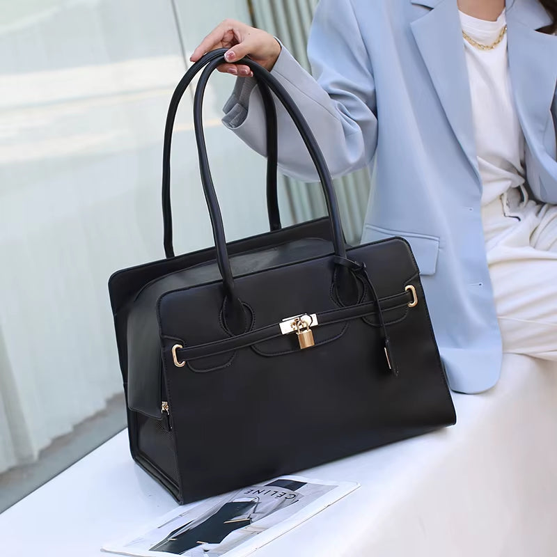 New Luxury PU Leather Pet Carrier Bag Breathable Handbag for Puppy Cat Fashion Dog One-Shoulder Bag Portable Pet Travel Handbag